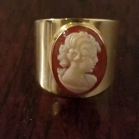 Cameo 14kt Gold Ring - Picture 2 of 8